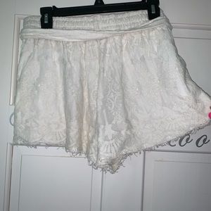 White lace shorts with lace belt